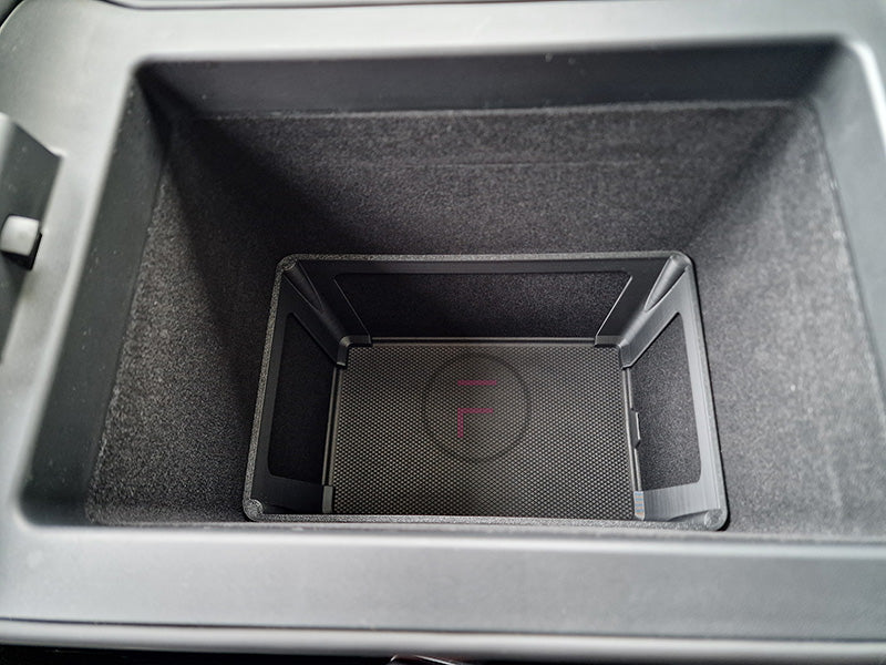 XPENG G6 - Armlehne Stauraum