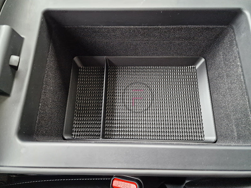 XPENG G6 - Armlehne Stauraum