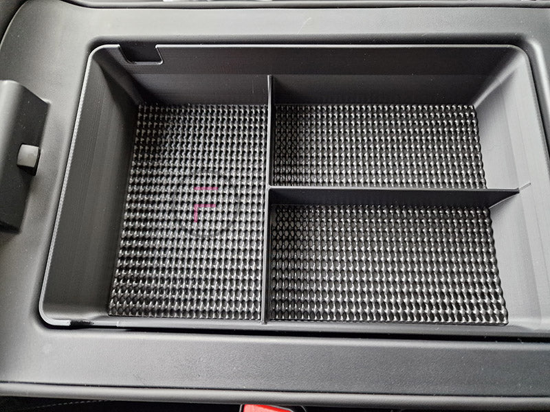 XPENG G6 - Armlehne Stauraum