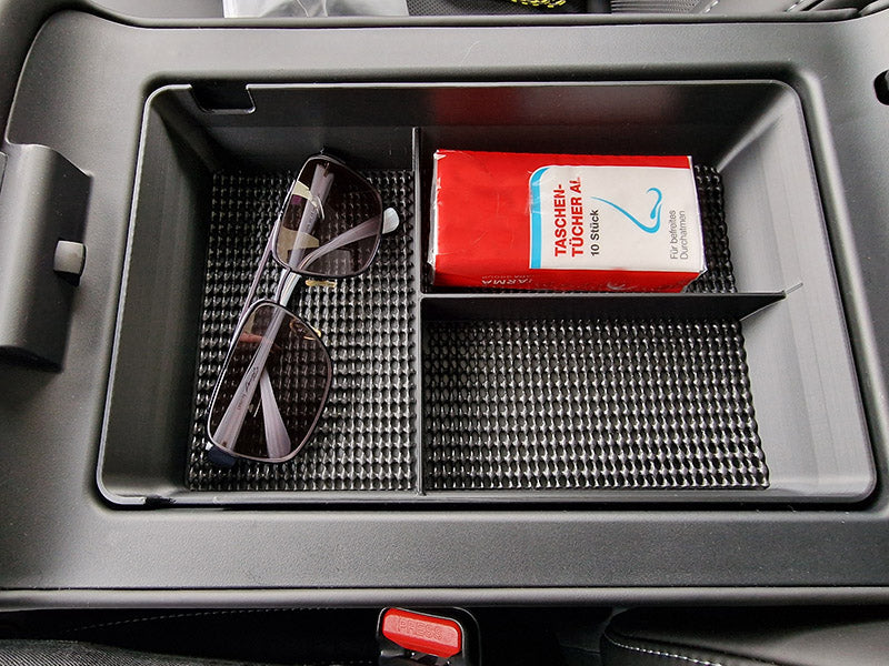 XPENG G6 - Armlehne Stauraum